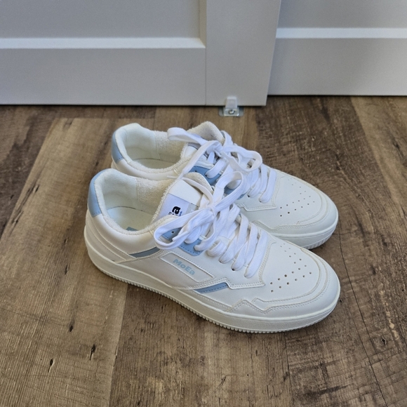 Moea Womens Size 37 White and Blue Sneakers, Excellent Condition - Picture 2 of 15